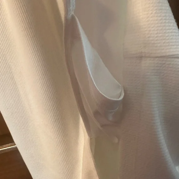 ALI & JAY White Beautiful Dress. Flowy Sleeves, Soft Textured Fabric. XL. NWT. - Picture 8 of 12